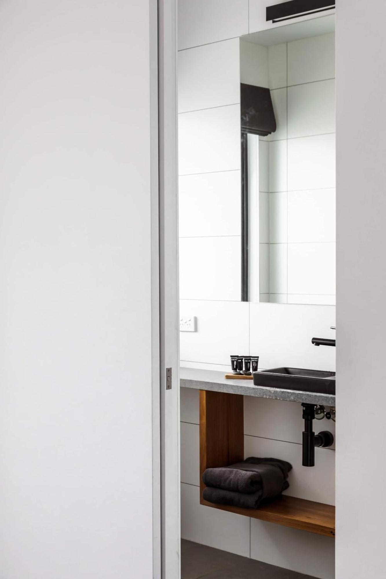 Timber Door Luxury Accommodation Geelong Exteriör bild